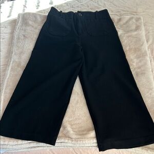 Tahari Black Capri Knit Trouser